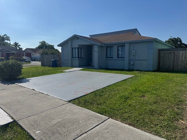 12237 SW 193rd St in Miami, FL - Building Photo - Building Photo