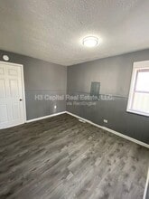 8 Briarcliff Dr in Granite City, IL - Building Photo - Building Photo