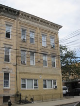 660 Grandview Ave in Ridgewood, NY - Building Photo - Building Photo