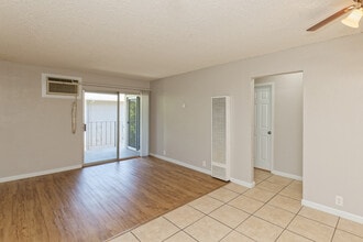Pinecrest Villas in Fairfield, CA - Foto de edificio - Building Photo