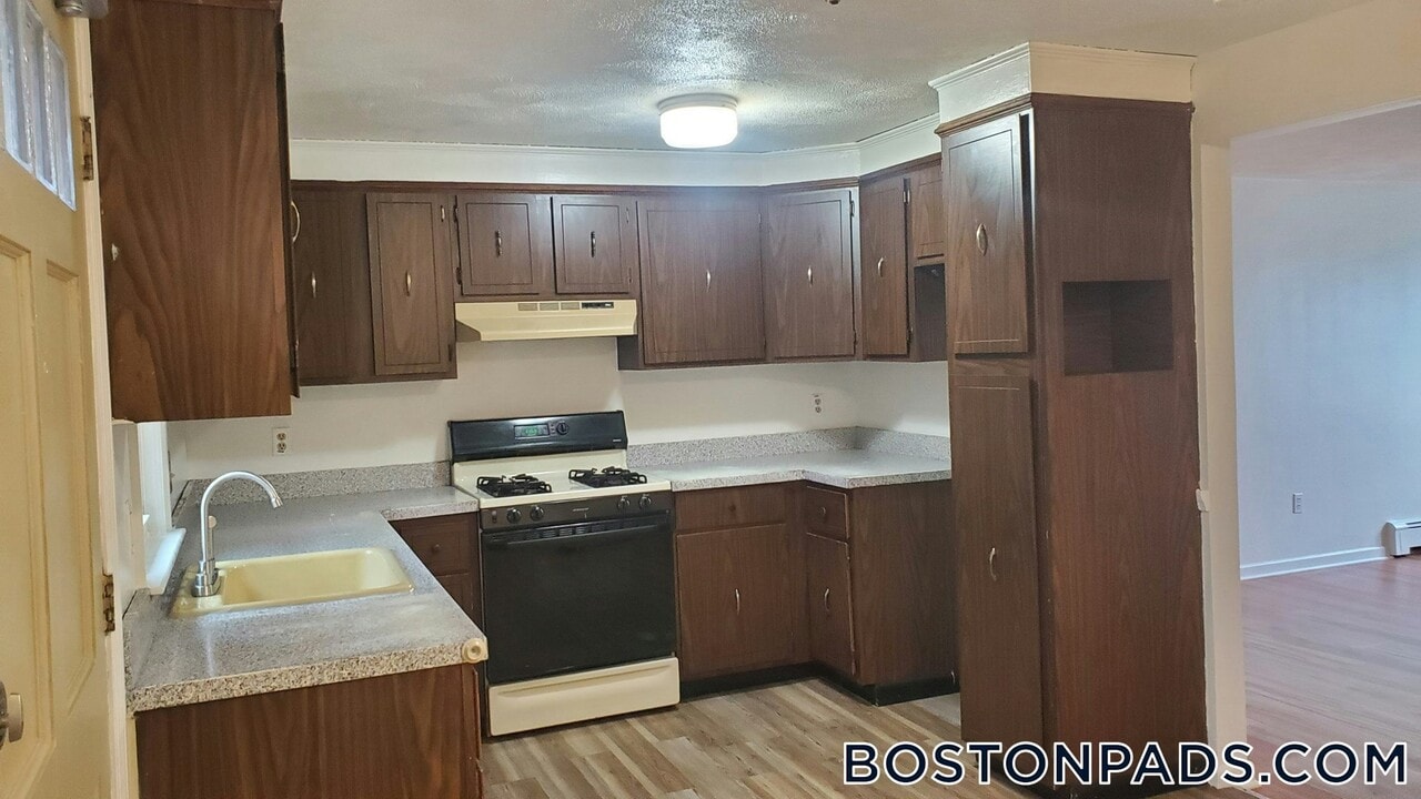 2 Filbert St in Quincy, MA - Building Photo