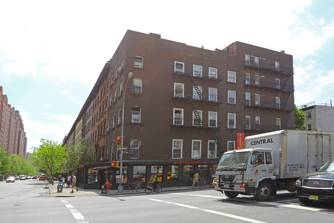 220 Tenth Ave in New York, NY - Building Photo