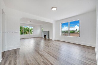 1736 SW 9th St, Unit 1738 in Miami, FL - Foto de edificio - Building Photo