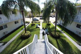 Lincoln Apartments, LLC in Hollywood, FL - Building Photo - Building Photo