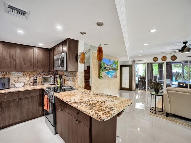 814 SE 13th St, Unit 4 in Fort Lauderdale, FL - Building Photo - Building Photo