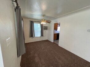 225 Oakshire Ave in Modesto, CA - Building Photo - Building Photo