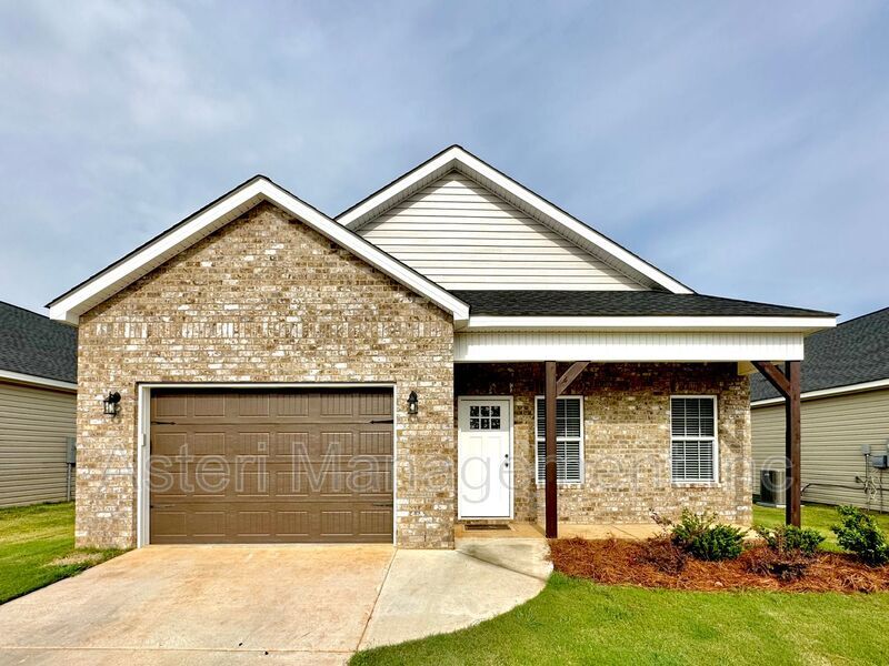 217 Beau Claire Cir in Byron, GA - Building Photo