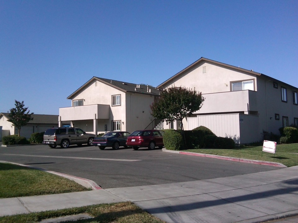 640 E 8th St in Gilroy, CA - Building Photo