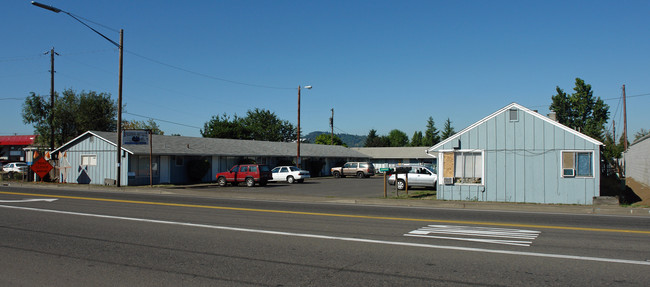 Mckenzie Cottages in Springfield, OR - Building Photo - Building Photo