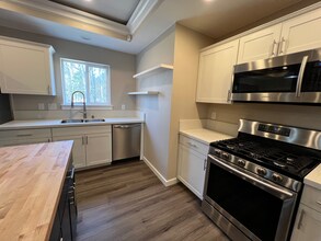 1032 N Helen Ln in Wasilla, AK - Building Photo - Building Photo
