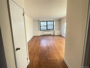 17 Rockledge Rd in Hartsdale, NY - Building Photo - Building Photo