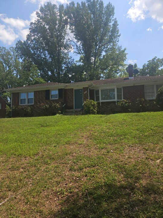 1140 Persinger Rd SW in Roanoke, VA - Building Photo