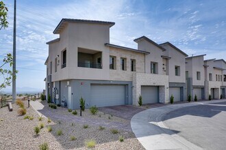 600 N Carriage Hill Dr in Las Vegas, NV - Building Photo - Building Photo