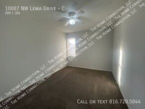 10007 NW Lema Dr in Parkville, MO - Building Photo - Building Photo