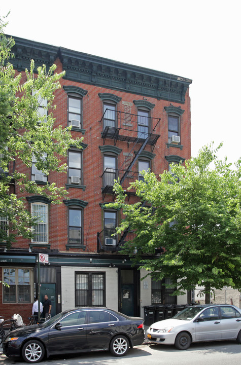 298 Metropolitan Ave in Brooklyn, NY - Foto de edificio