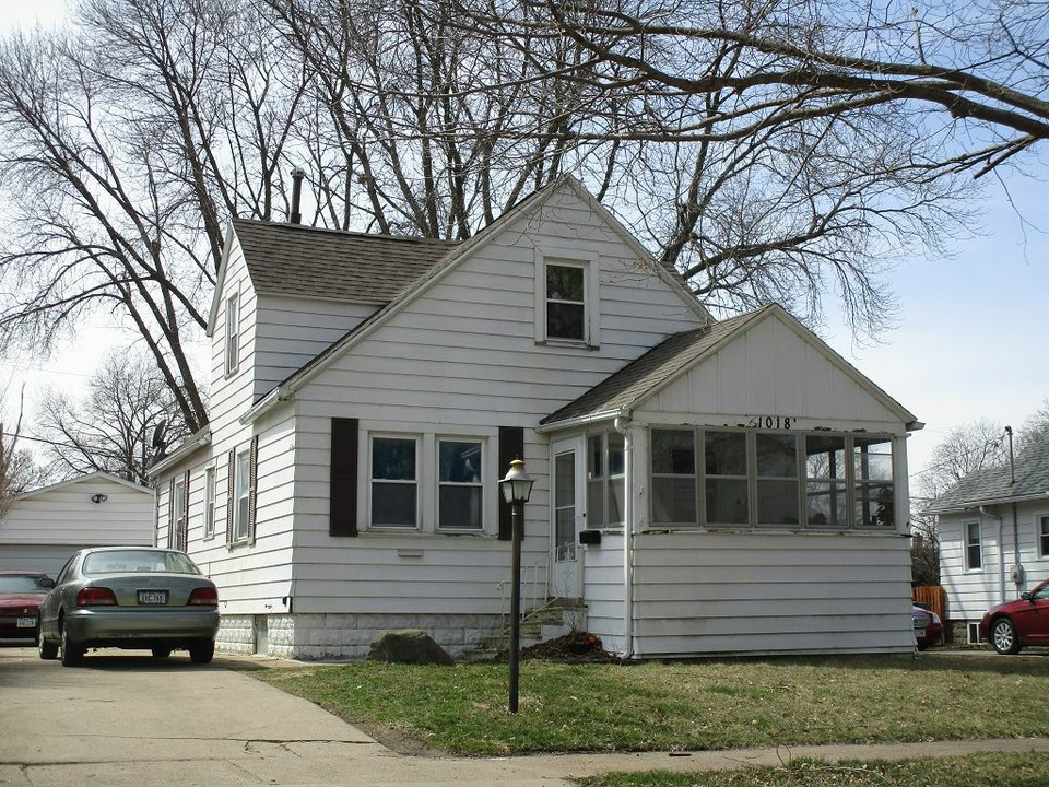 1018 Denver St in Waterloo, IA - Building Photo