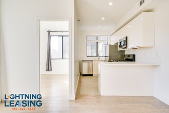 8811-8813 Burton Way in West Hollywood, CA - Building Photo - Building Photo