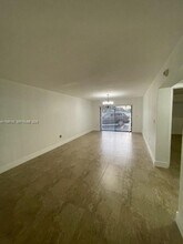 180 Royal Palm Rd in Hialeah, FL - Building Photo - Building Photo