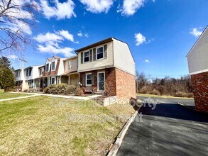 406 Bonnie Brae Dr in Coraopolis, PA - Building Photo - Building Photo