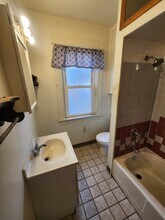 427 1st St, Unit Apt 2 in Butler, PA - Foto de edificio - Building Photo