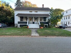 17 Maxson St in Groton, CT - Building Photo