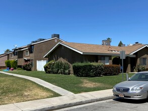 4313 Tierra Verde St in Bakersfield, CA - Building Photo - Building Photo