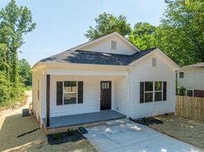 2428 11th Ave SW in Hickory, NC - Building Photo - Building Photo