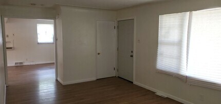 1361 N Florissant Rd in St. Louis, MO - Building Photo - Building Photo