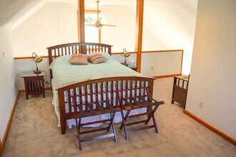 18 Brooks Ave, Unit #2 in Newport, RI - Building Photo - Building Photo