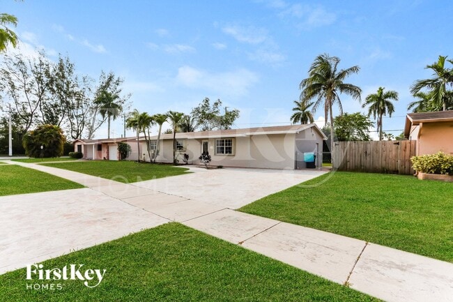 8710 SW 200th St in Cutler Bay, FL - Foto de edificio - Building Photo