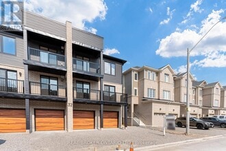 32 Wagon Ln in Barrie, ON - Building Photo - Building Photo