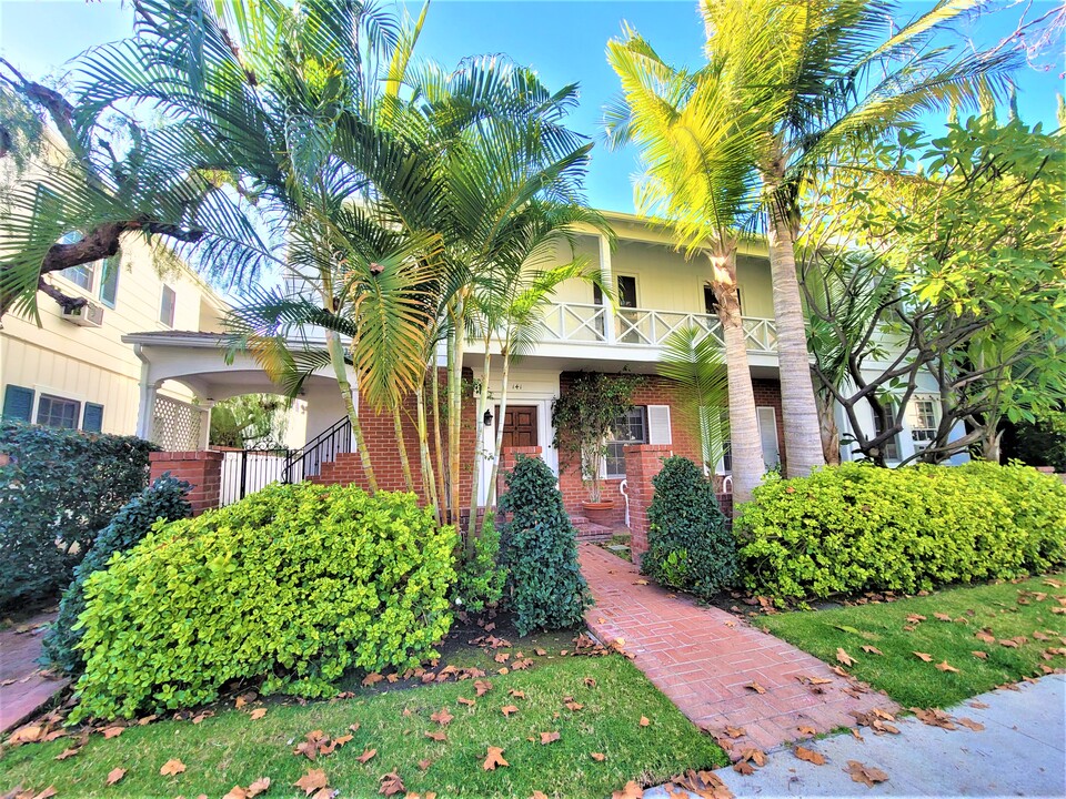 141 Bedford in Beverly Hills, CA - Building Photo