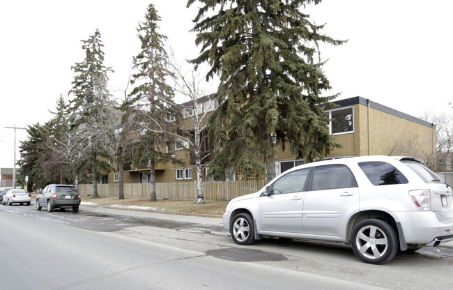 Kingsland Korner in Calgary, AB - Building Photo - Primary Photo