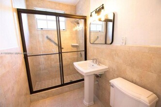 3304 S Le Jeune Rd in Coral Gables, FL - Building Photo - Building Photo