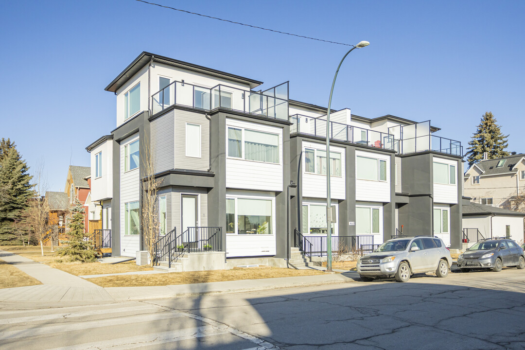 460 19 Av NE in Calgary, AB - Building Photo