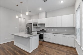 608 Thornton Rd in Houston, TX - Building Photo - Building Photo