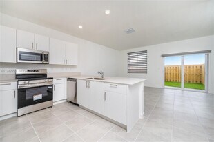 2747 SE 26th Rd in Homestead, FL - Building Photo