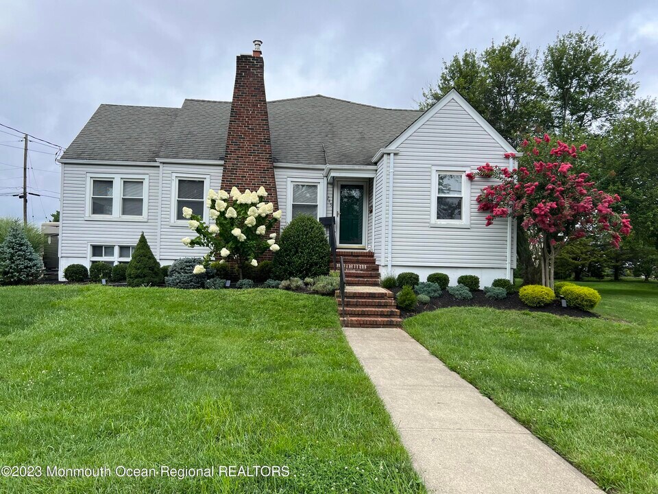 245 Monmouth Blvd in Oceanport, NJ - Building Photo