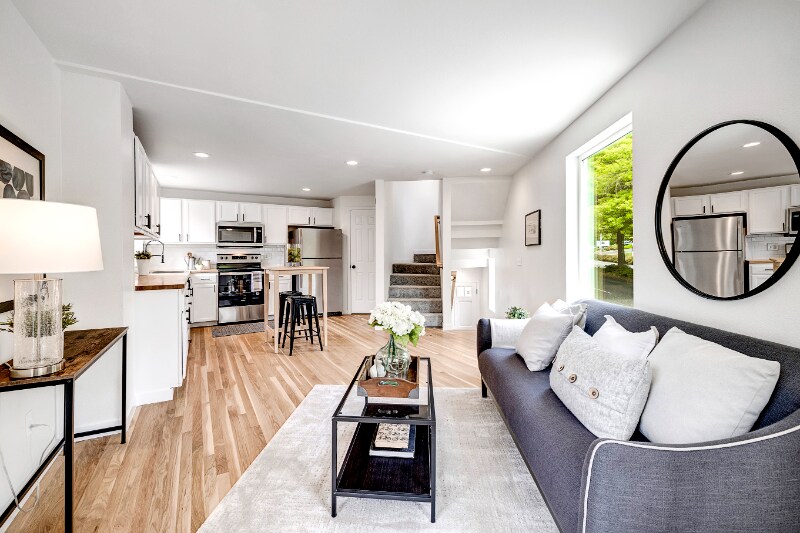 4727 Sand Point Way NE in Seattle, WA - Building Photo