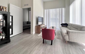 120 N Compass Way, Unit 125 in Dania Beach, FL - Building Photo - Building Photo