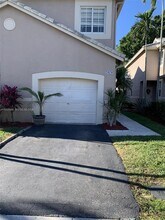 2070 Madeira Dr in Weston, FL - Building Photo - Building Photo
