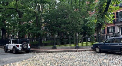 2 Louisburg Sq Unit #4/5 in Boston, MA - Foto de edificio - Building Photo