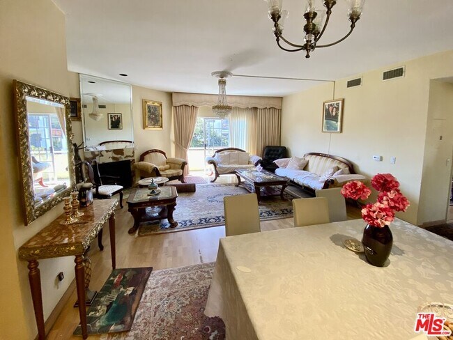 1064 S Shenandoah St in Los Angeles, CA - Building Photo - Building Photo
