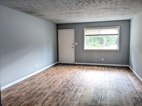 Somerset Apartment in College Park, GA - Building Photo - Building Photo