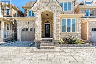 276 Sixteen Mile Dr in Oakville, ON - Building Photo - Building Photo