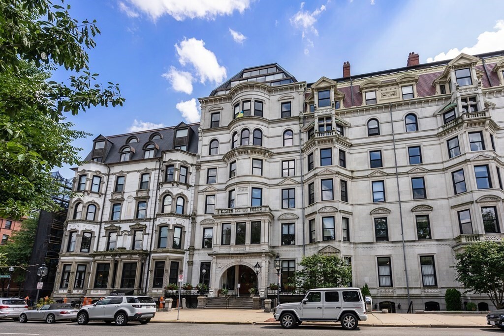 160 Commonwealth Ave, Unit 210 in Boston, MA - Foto de edificio