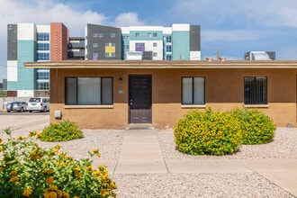 Casa Loma Apartments in Phoenix, AZ - Foto de edificio - Building Photo