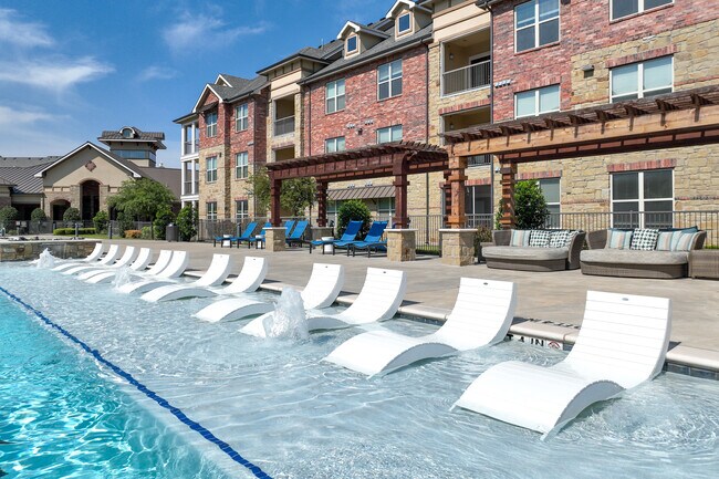 Auberge of Burleson in Burleson, TX - Building Photo - Building Photo