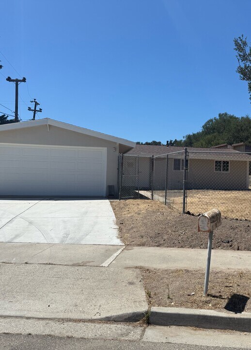 1506 Calle Siete in Lompoc, CA - Building Photo