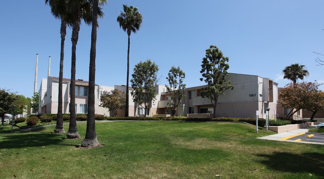 Coronado Terrace Apartments in San Diego, CA - Building Photo - Building Photo